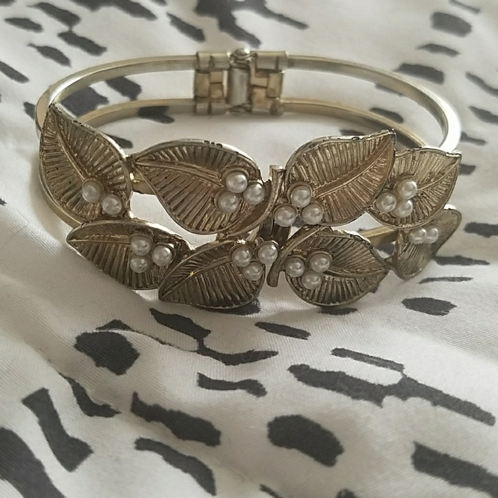 Gold and pearl bracelet